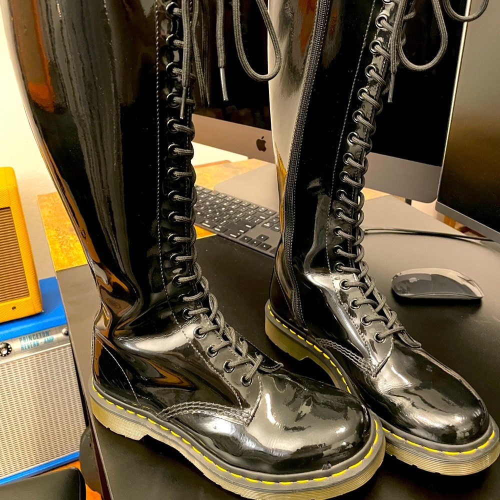 Doc Martens 1B60 Knee High lace up boots